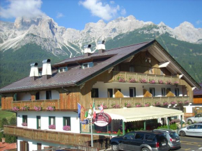 HOTEL DOLOMITI di De Martin D Oscar Comelico Superiore